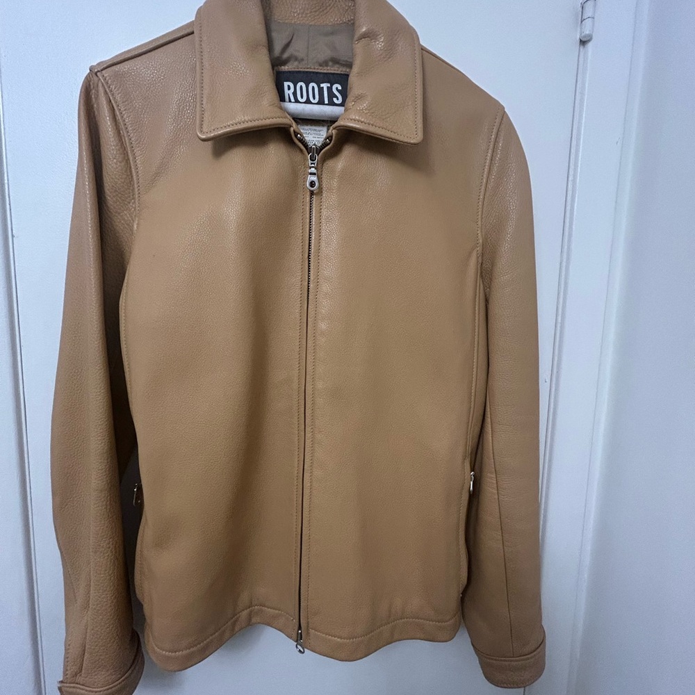 Roots Camel Leather Jacket for Men and women. Never been worn. Genuine leather.